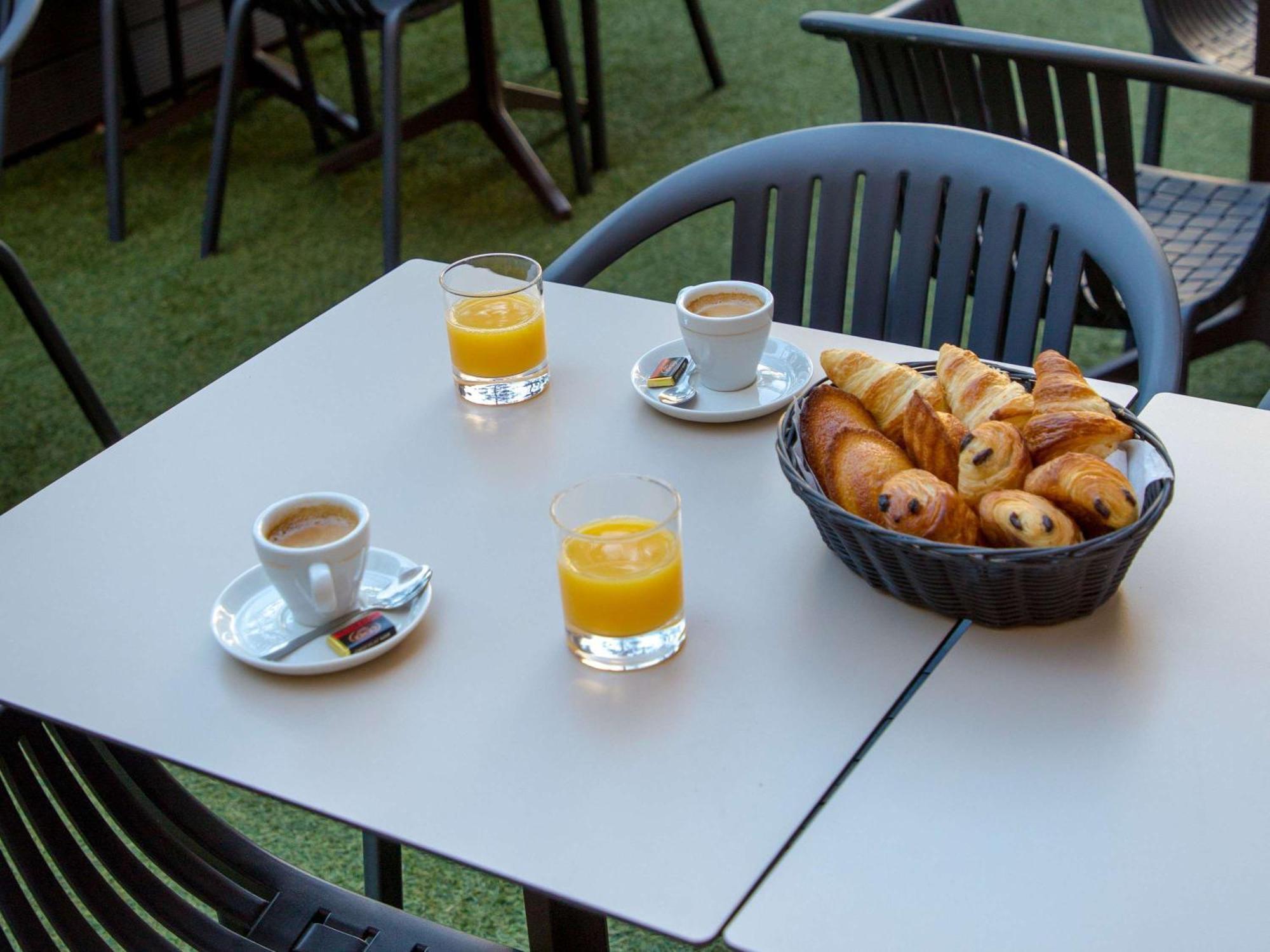 Ibis Styles Cannes Ле-Канне Экстерьер фото